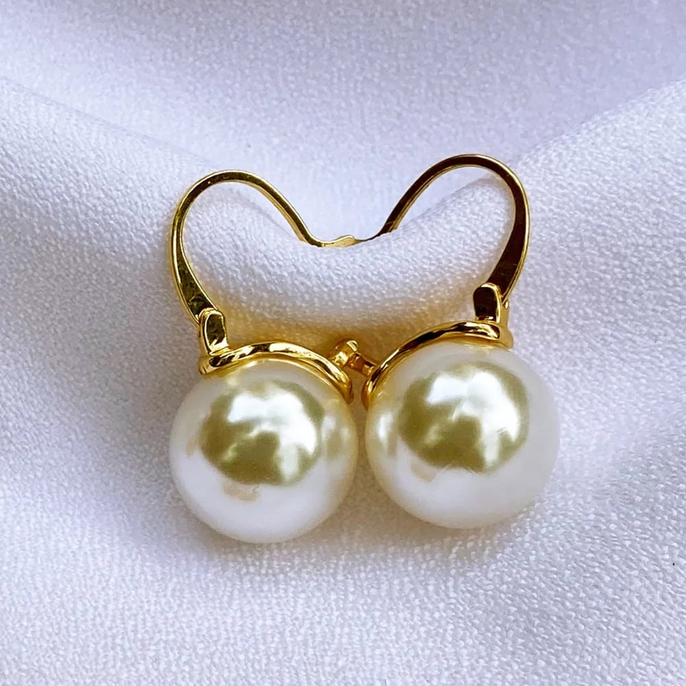 clothes-for-lawyer-accessories-pearl-earring