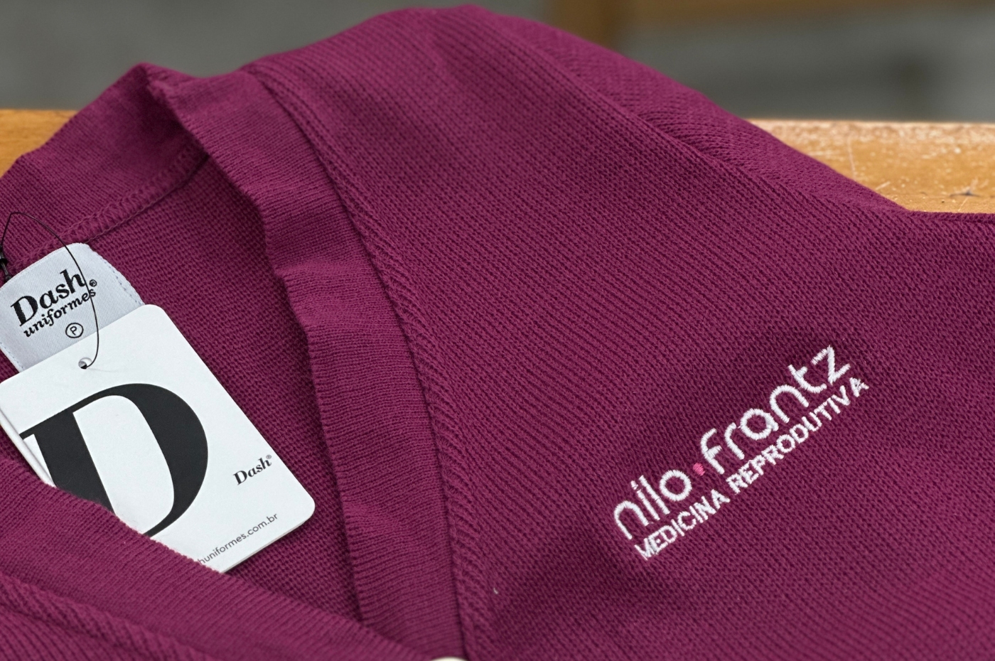 Embroidery on uniform: when to use the logo or not?